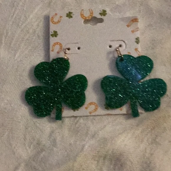 ☘️NWT Must Have Fun St Patty’s Day Pierced Earrings Closet Must ☘️ - Picture 5 of 8
